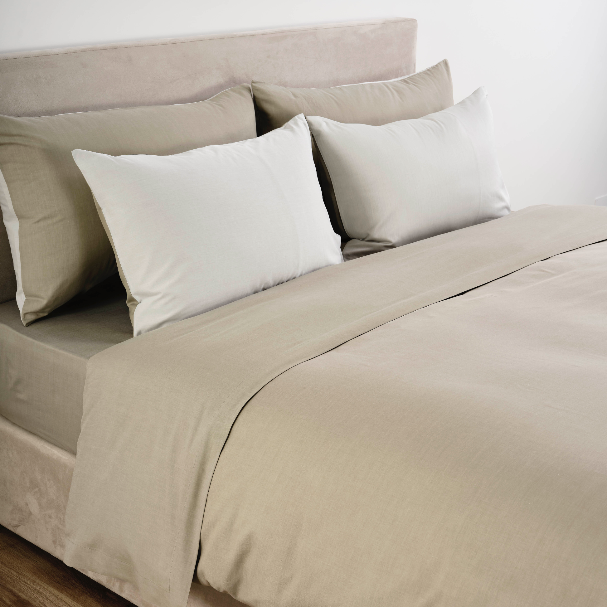 Pillowcases of Celso de Lemos Calypso Bedding in Glacier Color