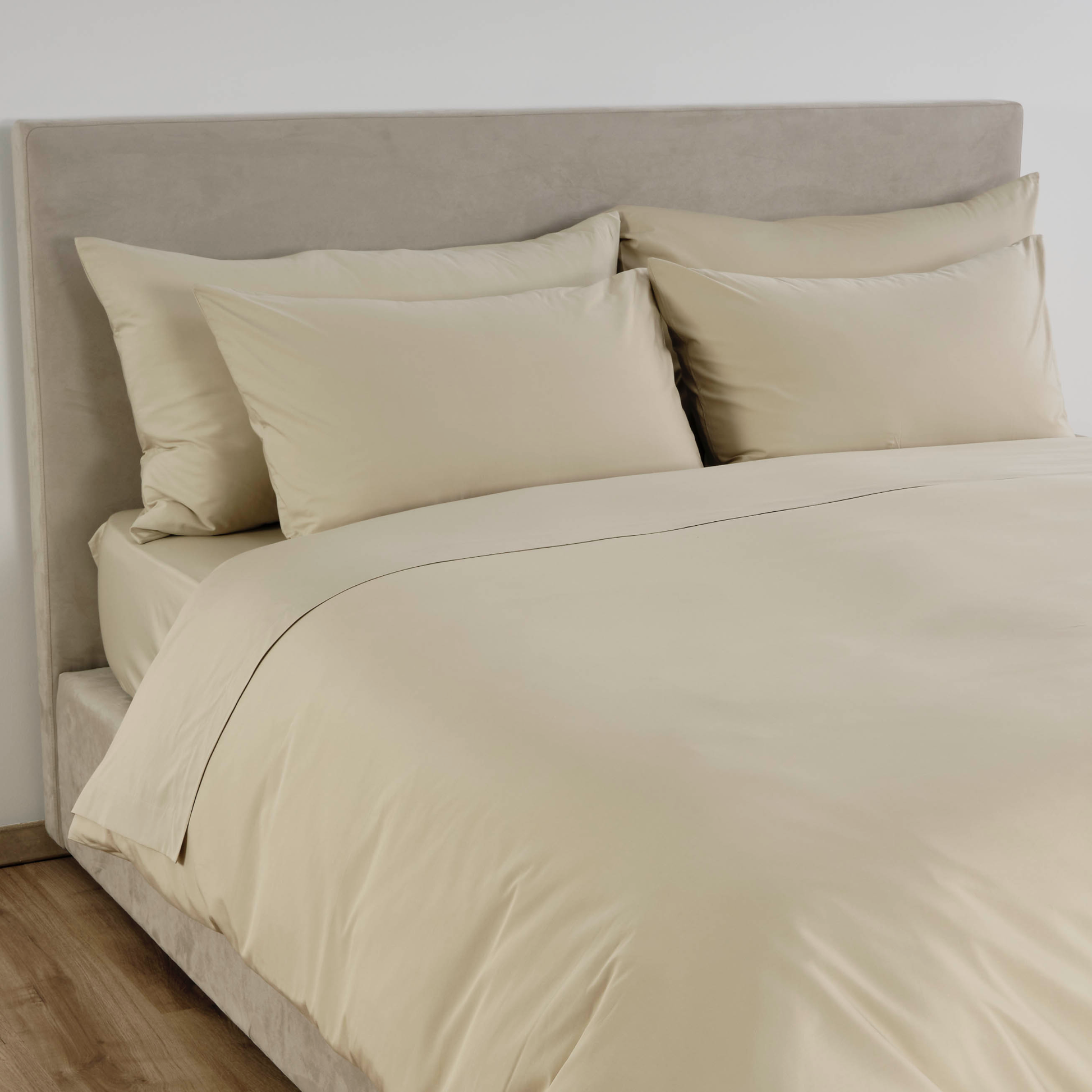 Pillowcases of Celso de Lemos Estrela Collection with Linen Color