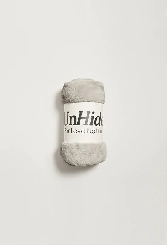 {UnHide} Lil Marsh Blanket :: Medium :: Greige Goose