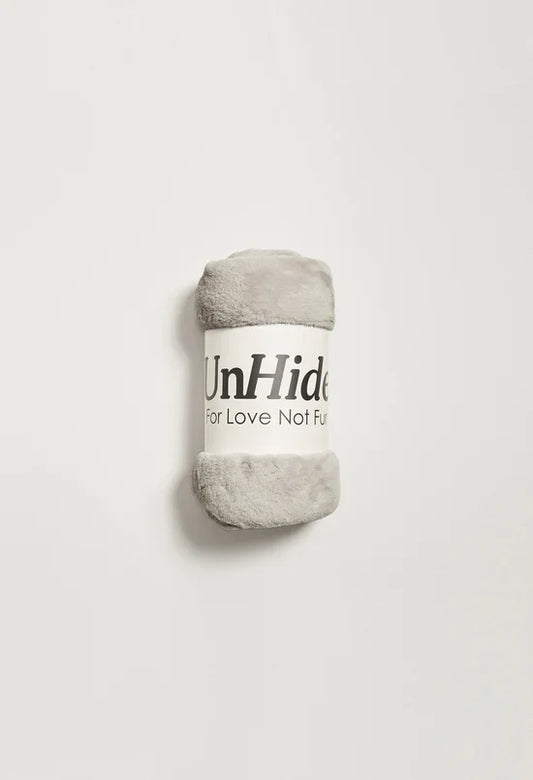 {UnHide} Lil Marsh Blanket :: Medium :: Greige Goose