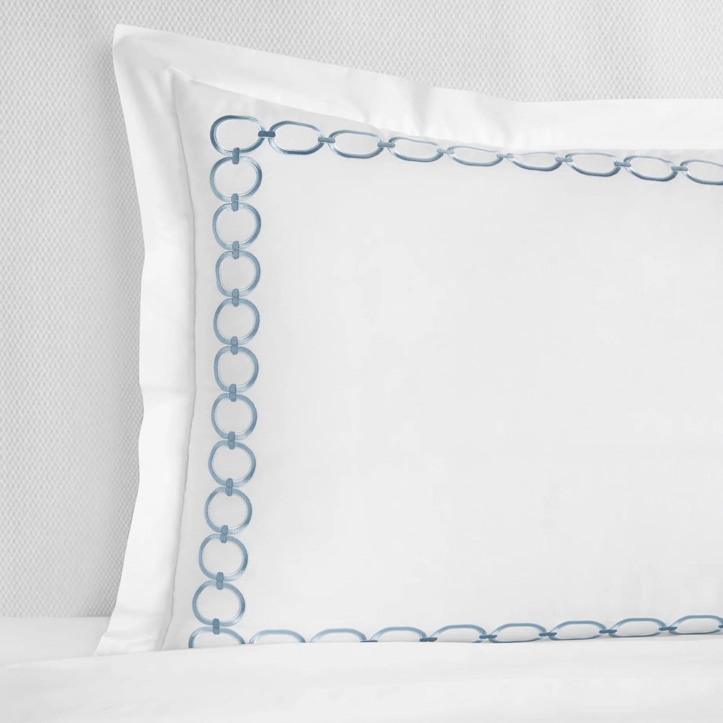 Sham of Sferra Catena Bedding in Color White/Sea
