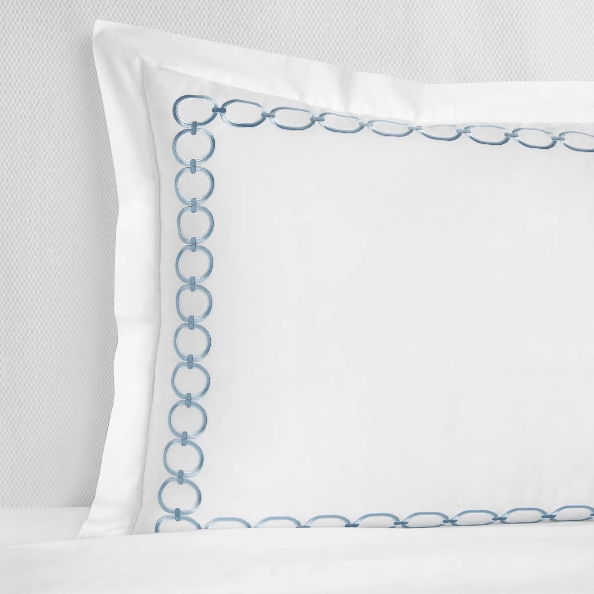 Sham of Sferra Catena Bedding in Color White/Sea